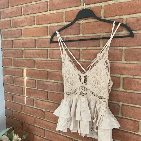 1 LEFT 🌸FREE PPL DUPE The Summer Ready🌸 Sleeveless Lacy Top - Picture 1 of 4